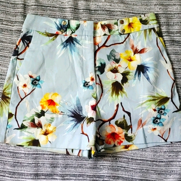 Zara Pants - Zara high waisted floral women's shorts pant Size